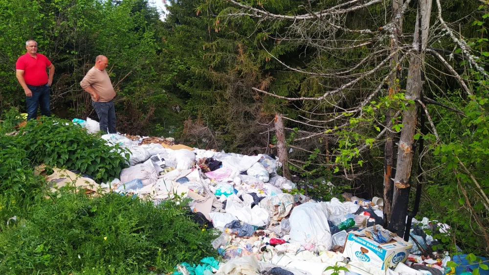 Људи се због пандемије окренули природи, па планинска подручја затрпана смећем