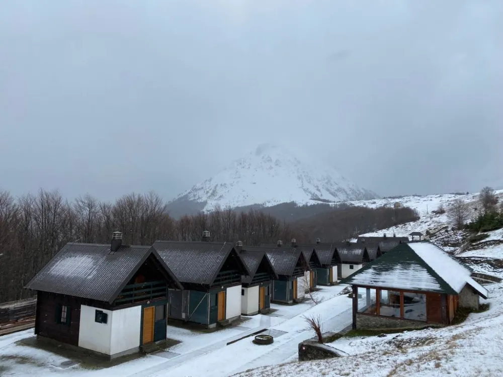 Снијег украсио и етно село Штавна