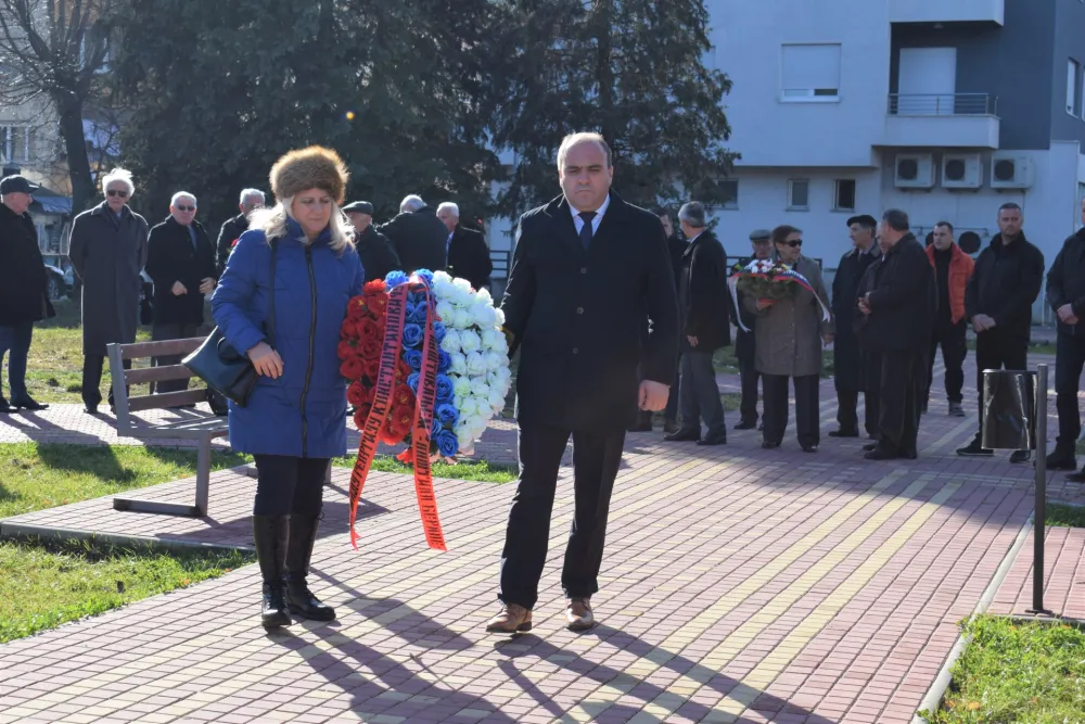 Беране: Положени вијенци маршалу Жукову у Цветном парку
