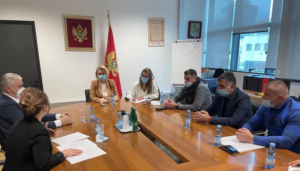 Угоститељи захтијевају отварање и строгу подјелу посла: Конобари не могу да глуме инспекторе