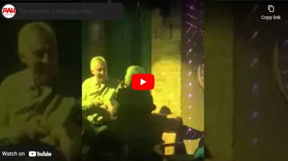 (ВИДЕО) Ђукановић у проводу у подгоричком локалу, наручивао пјесме