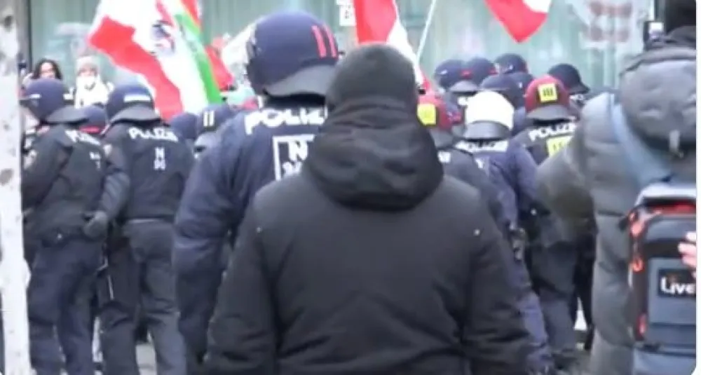 Избили сукоби са полицијом: У Бечу 40.000 људи протестовало због мјера