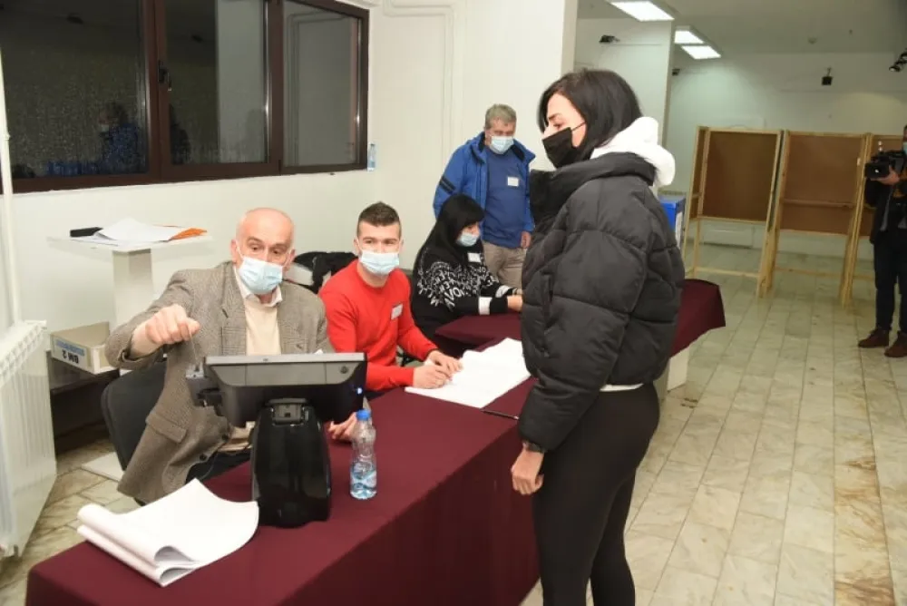 (УЖИВО) Локални избори: Биралишта затворена, рекордна излазност у Мојковцу