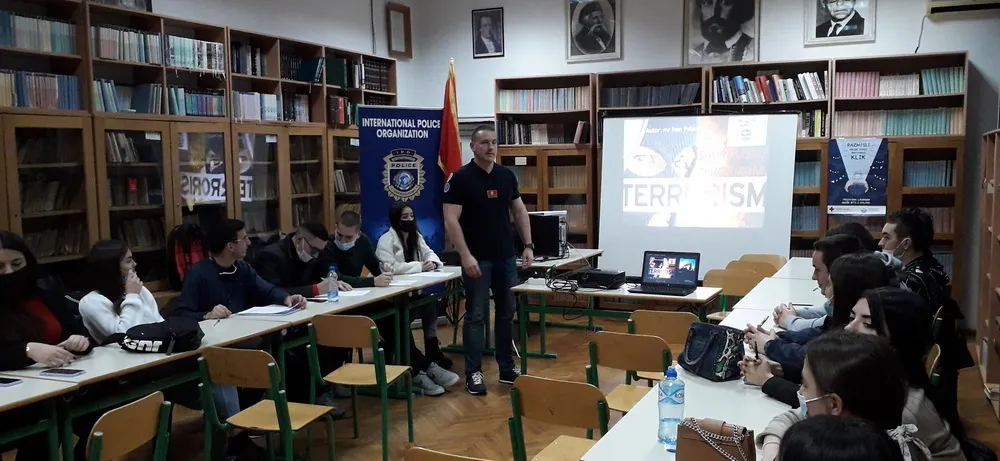 Предавање у СЕУШ Бар о савременим безбједносним пријетњама