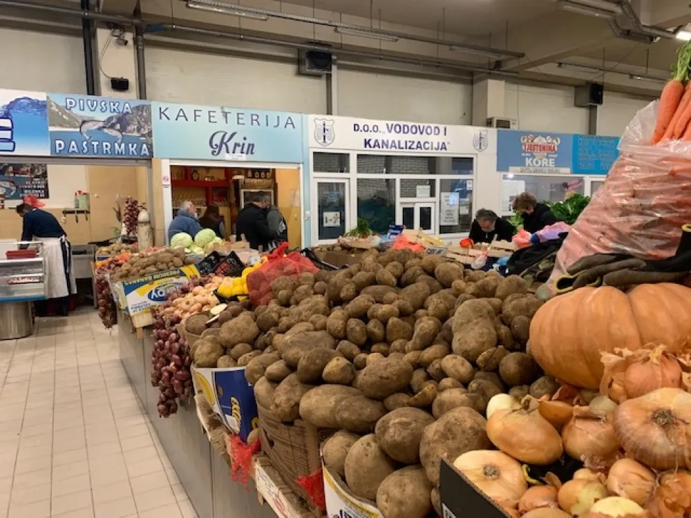 На зеленој пијаци у ТЦ Базар: Килограм кромпира до 1,10 еура