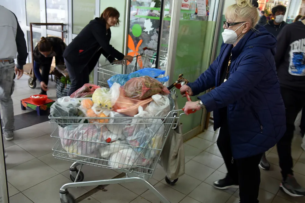 Влада Сјеверне Македоније замрзнула цијене основних намирница