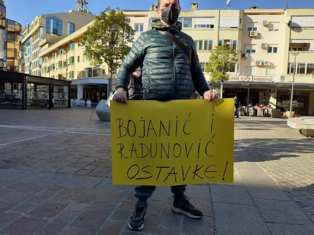 (ФОТО и ВИДЕО) Радници Монтенегроерлајнза траже оставку Бојанића