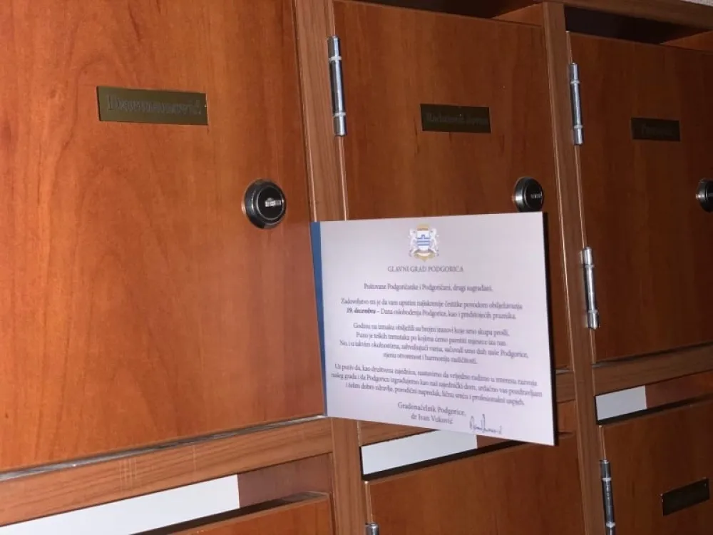 Инкасанти Чистоће уз рачуне дијеле и честитке Главног града