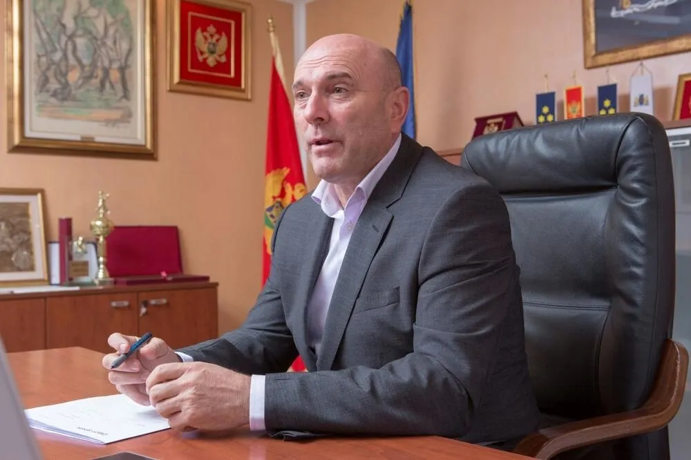 Марко Царевић донирао новембарску плату петочланоj породици Приjовић