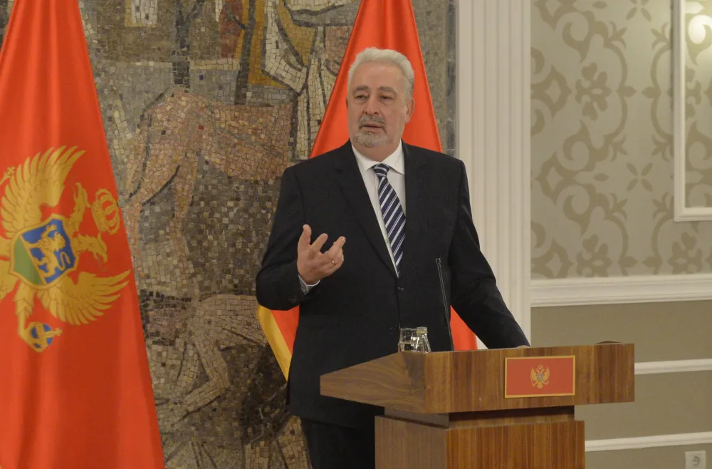 ЕК: Помно пратимо ситуацију у Црној Гори, поштујемо одлуку премијера