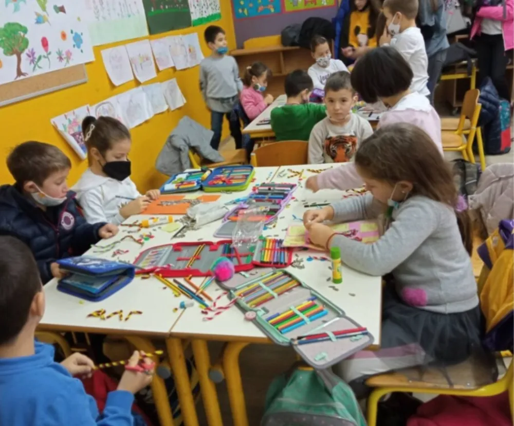 У ОШ "Сутјеска" старији другари помагали првацима