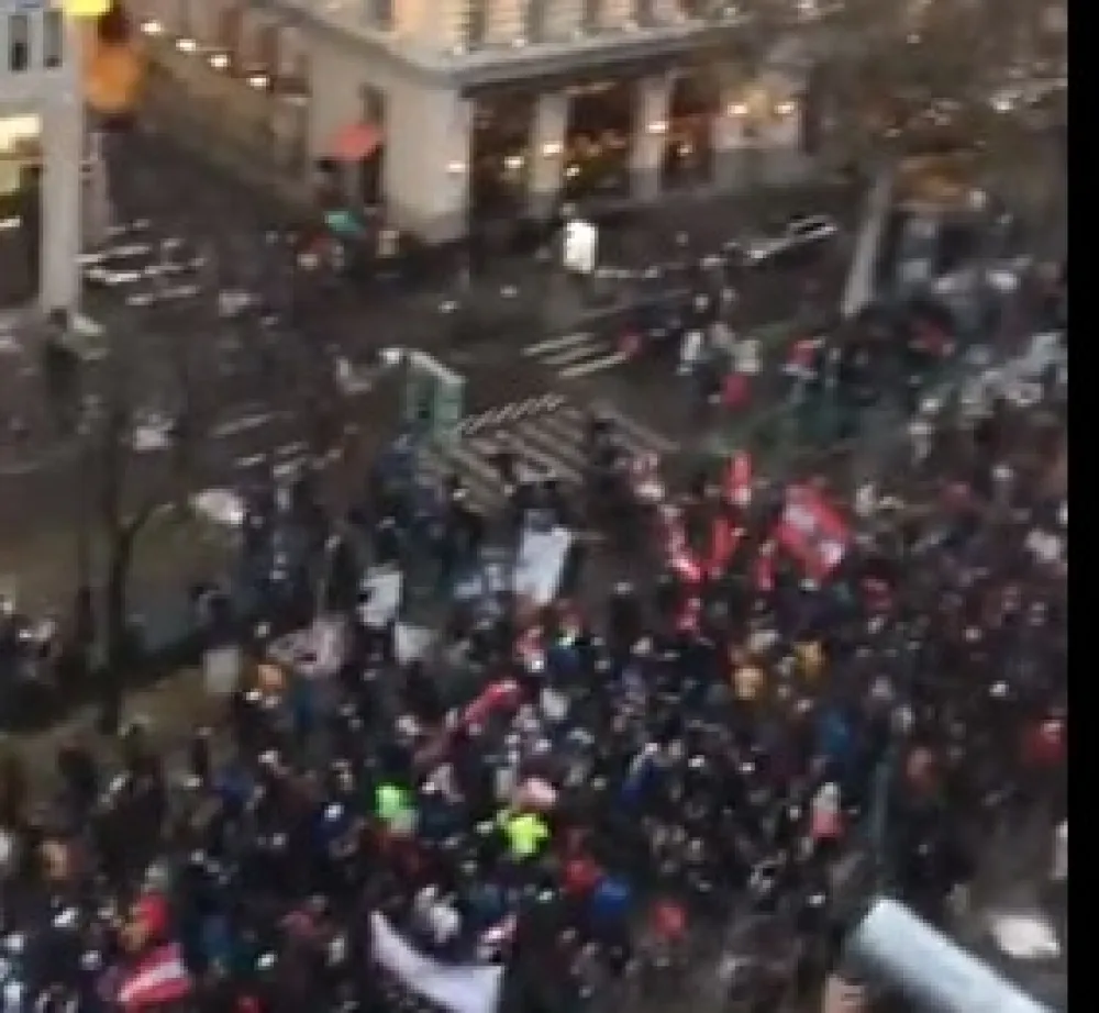 (ВИДЕО) У Бечу око 20 хиљада људи протестовало против корона мјера
