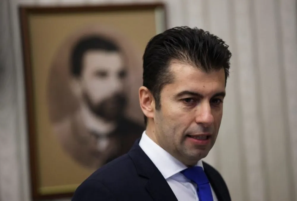 Бугарска добила нову владу, Кирил Петков нови премиjер