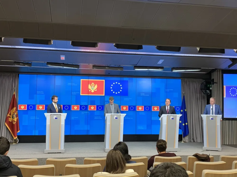 Вархељи: За ЕУ реформе потребна стабилна влада и парламентарна већина