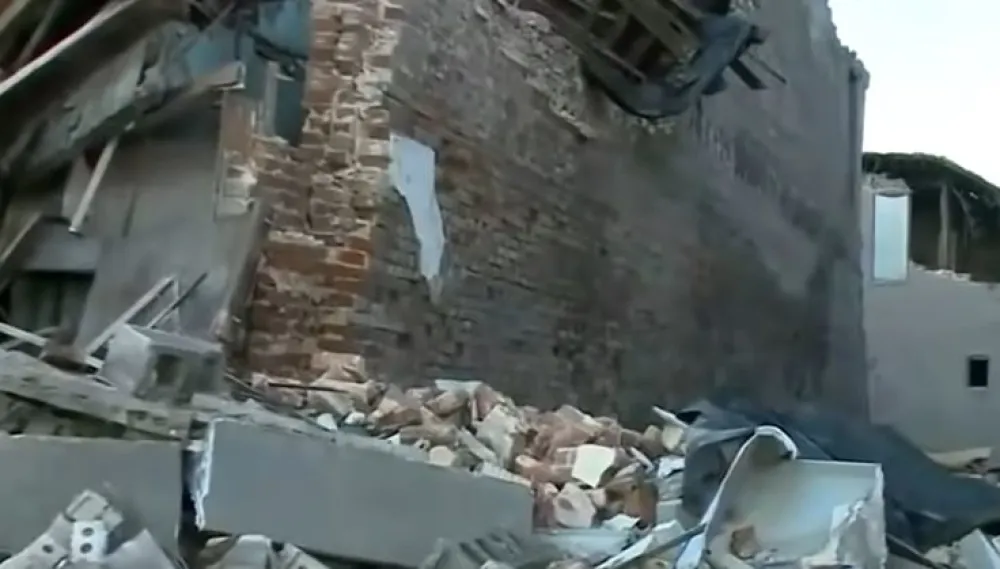 (ВИДЕО) САД: Радници тврде да су молили шефове да побјегну од торнада, пријећено отказом