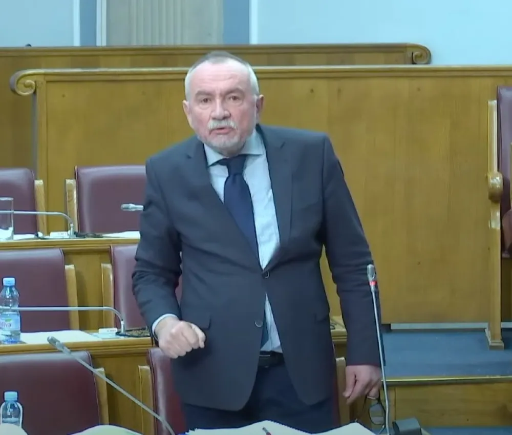Радуловић премијеру и министрима: Сулудост у енергетско-металуршком сектору не приличи ни Тушкој пијаци