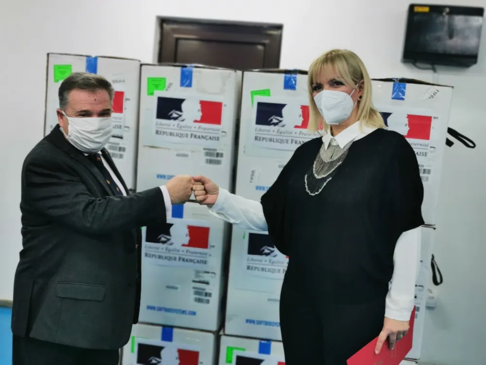 Француска донирала Црној Гори 117 000 Фајзер вакцина