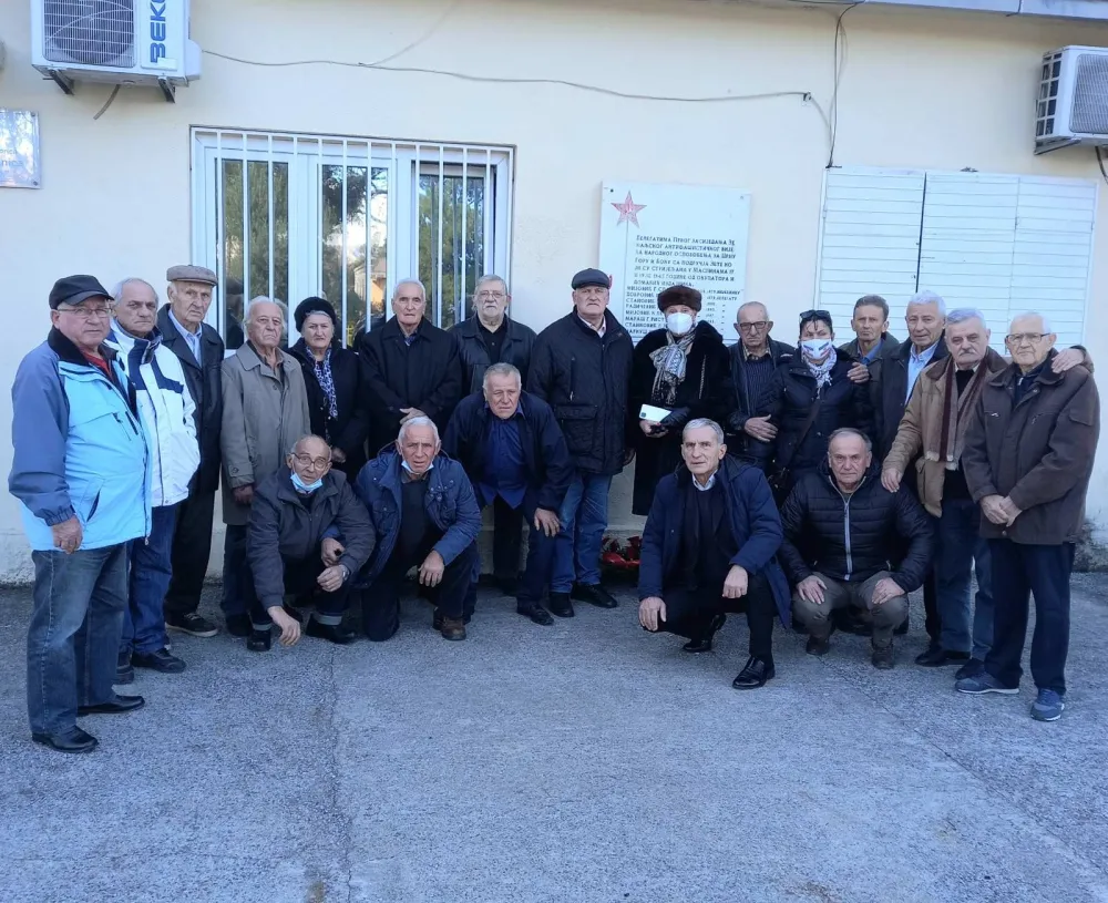 Борци посјетили споменик у Маслинама: Херојима одали почаст