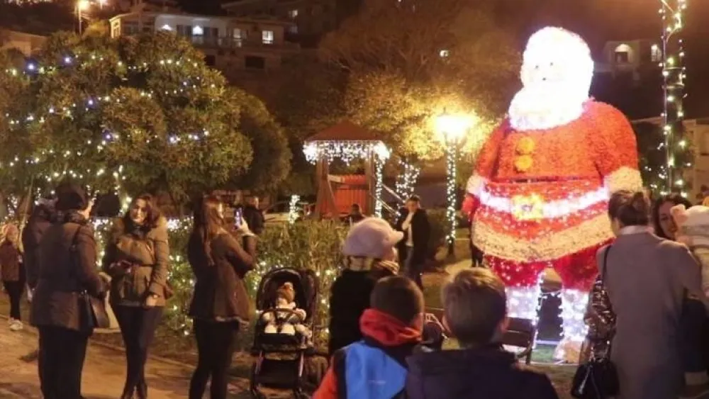 Новогодишњи базар у Улцињу: Нема снијега, али има празничног духа