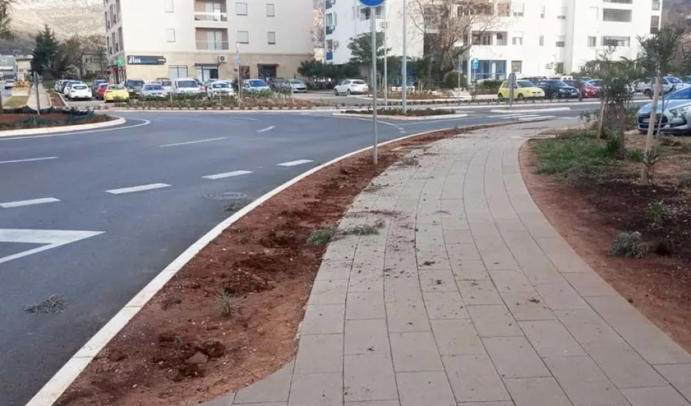 Вандали уништили 30 садница лаванде у Бару