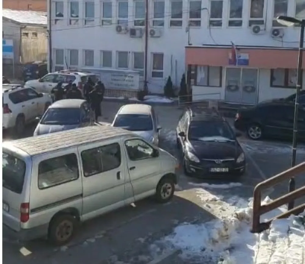 Косовска полиција упала у Штрпце: Ухапшено десет особа