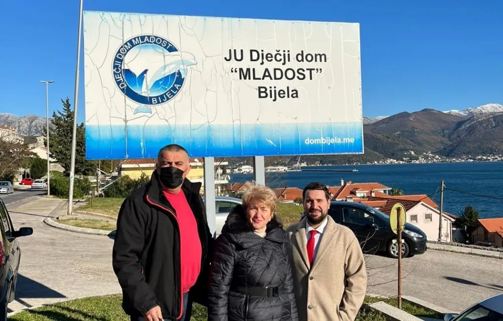 Амбасадорска Бугарске донирала поклоне дјеци у Бијелој