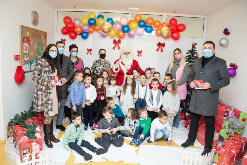 Малишане у бјелопољском дечјем вртићу "Душо Басекић" обрадовао предсједник општине Петар Смоловић