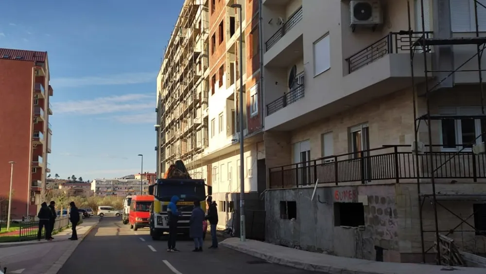 Станари објекта испод Љубовића траже да проблем "дивље зграде" надлежни препознају као јавни интерес