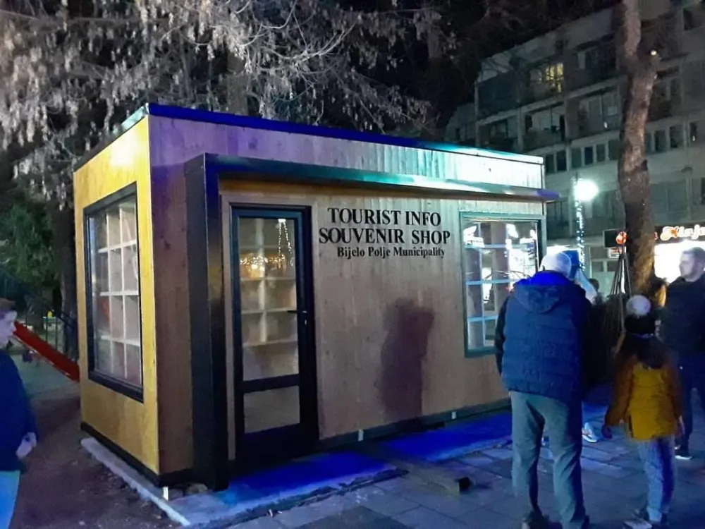 У центру Бијелог Поља постављен инфо пункт и сувенирница туристичке организације