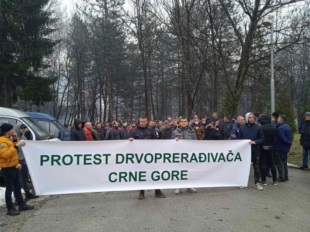(ВИДЕО) Трећи протест дрвопрерађивача: Данас отварање понуда пристиглих на јавни позив