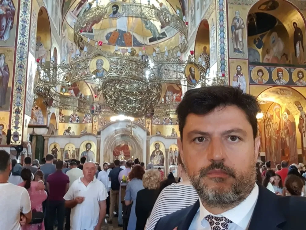 Божовић: Ко је задњих 30 година опустошио Никшић, критикује гест Србије