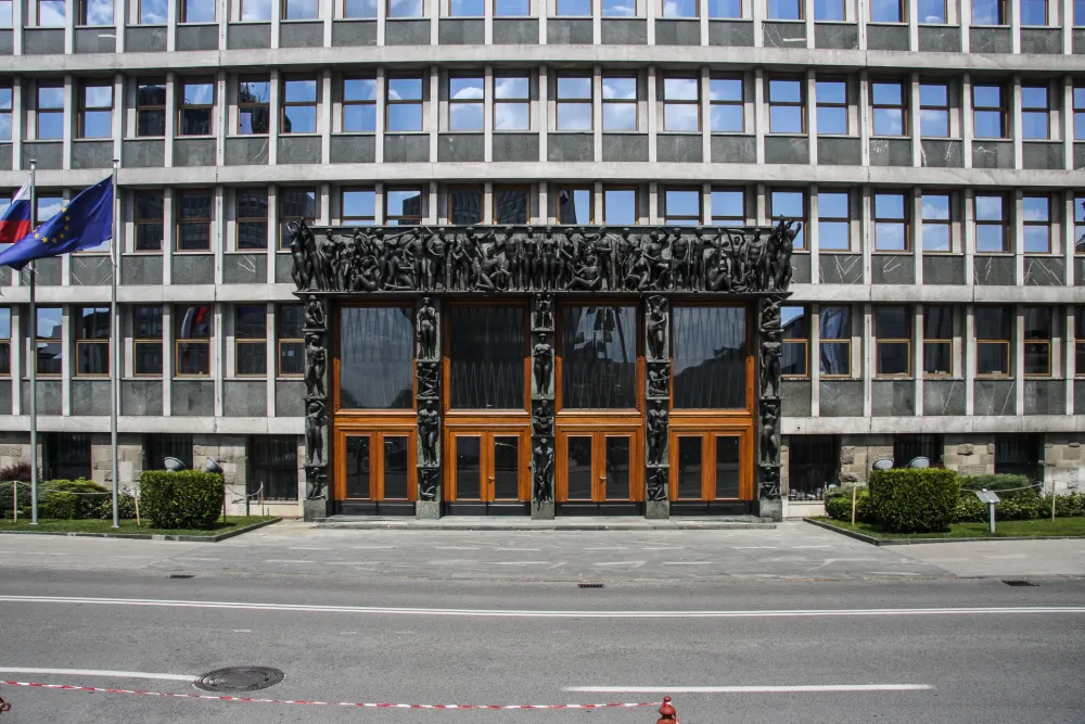 Усвоjен нови пакет за ублажавање ковид-кризе у Словениjи