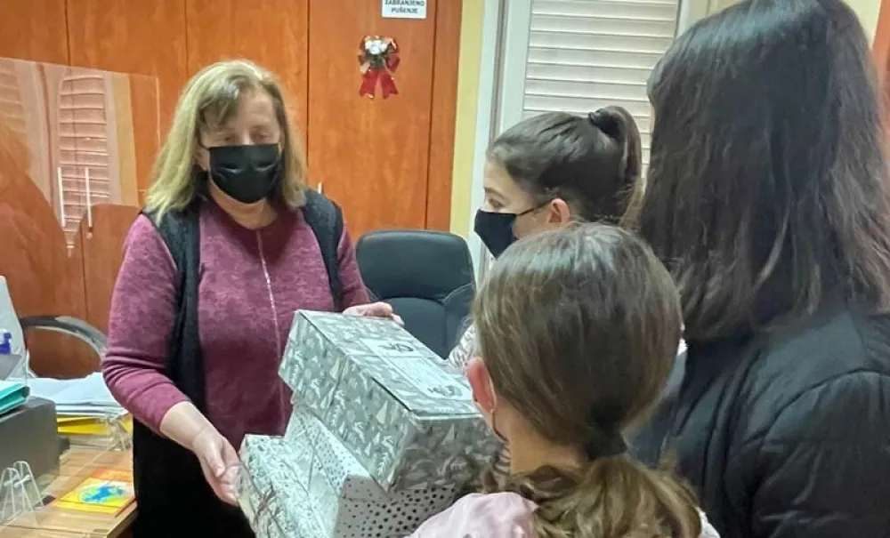 Центар за социјални рад Бар подијелио новогодишње пакете дјеци без родитељског старања