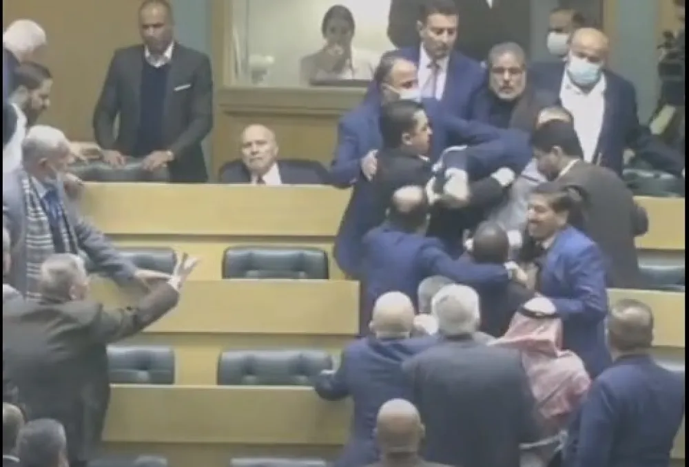 (ВИДЕО) У јорданском парламенту пало 100 шамара