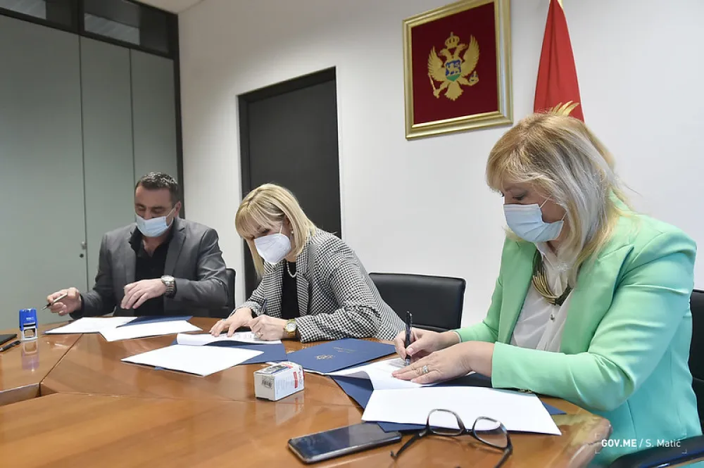 Потписан Грански колективни уговор за повећање зарада у здравству