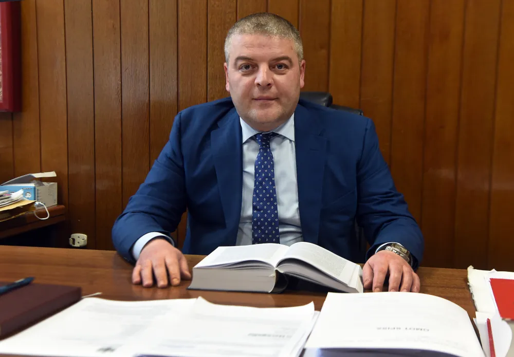 Тужилац неоправдано није поступао у предметима?