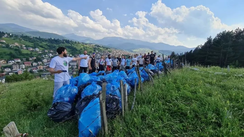 Црногорски активисти засукали рукаве, стварају бољи свијет