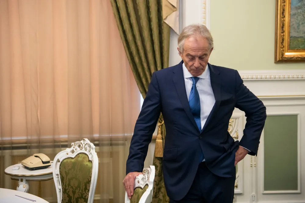 Више од 250.000 потписа за укидање титуле Тониjу Блеру