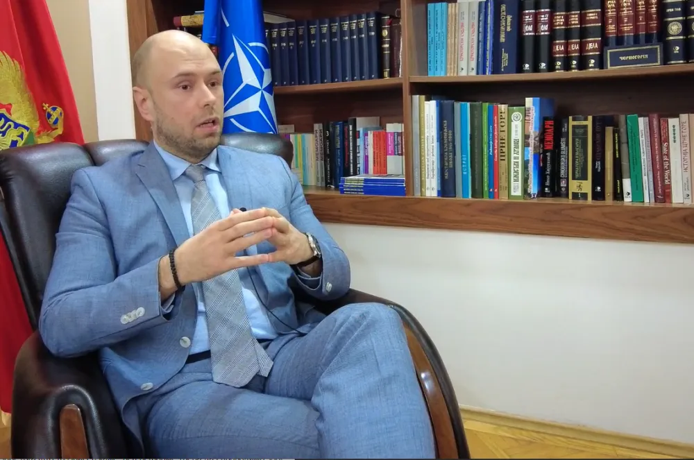 (ВИДЕО) Радуловић: Политике ДПС-а и ДФ-а су 30 година држале заробљену Црну Гору