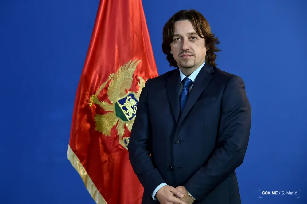 Секуловић: Нека нас Божић надахне да чинимо добро, да будемо солидарни и пуни разумиjевања