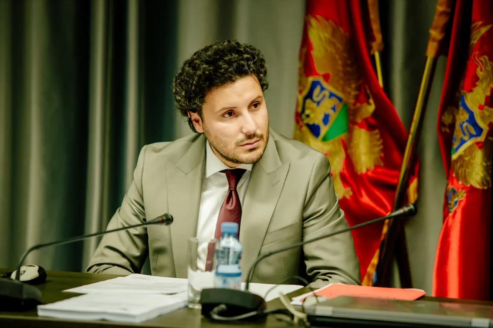 Абазовић: Нека симболика Божића у вама пробуди најљепше људске осјећаје