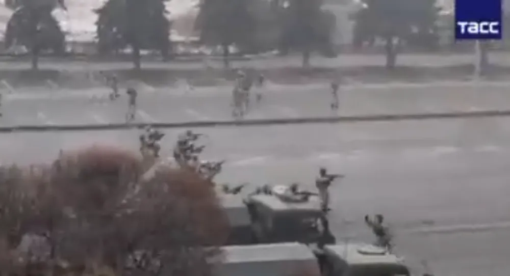 (ВИДЕО) Казахстан на прагу рата, убијене десетине демонстраната