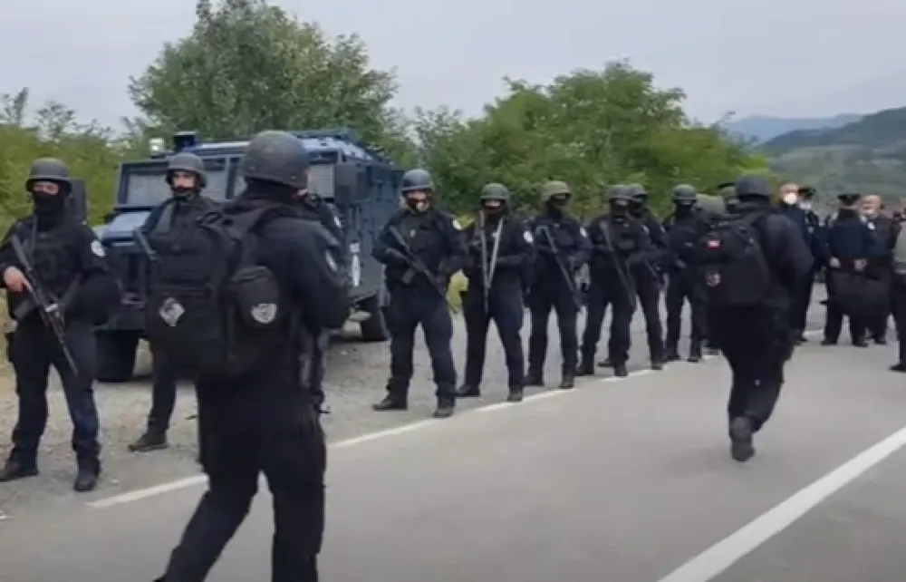 КиМ: Претресане срспке куће на Бадњи дан