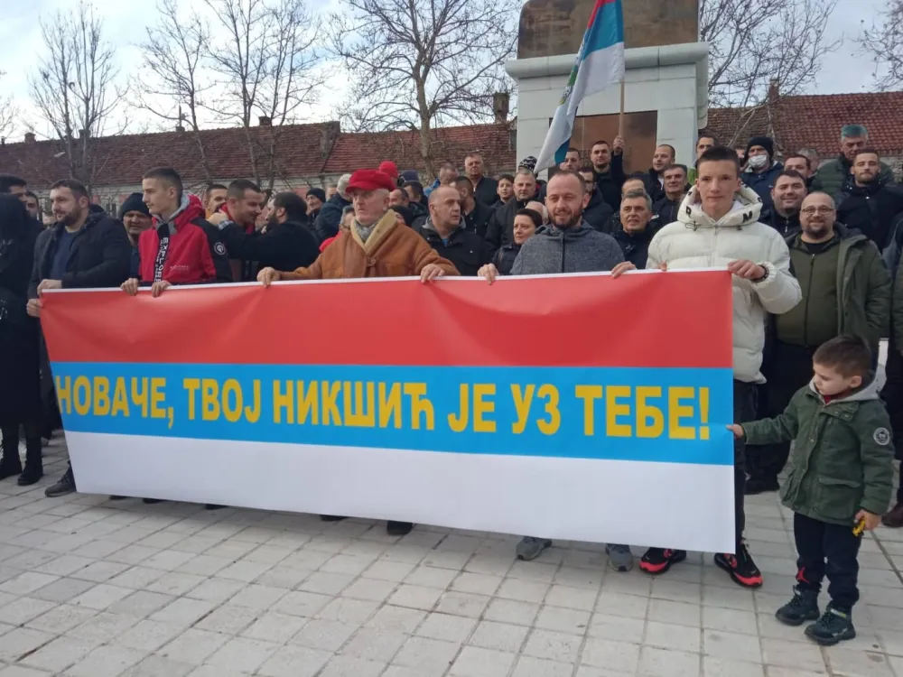 (ФОТО и ВИДЕО) Скуп подршке за Ђоковића: Новаче, твој Никшић је уз тебе!