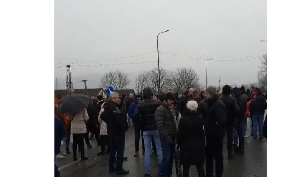 (УЖИВО-ВИДЕО) Блокиран аутопут Суботица-Београд