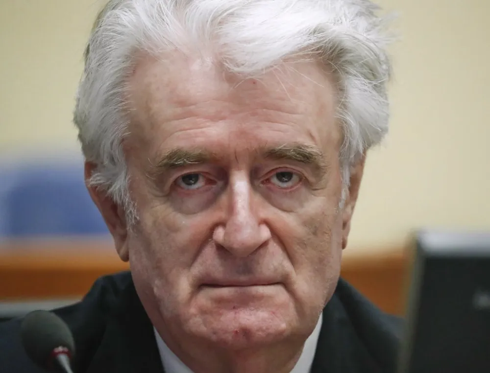 Караџић писао о РС, па цитирао Његоша: Одбрана је са животом скопчана