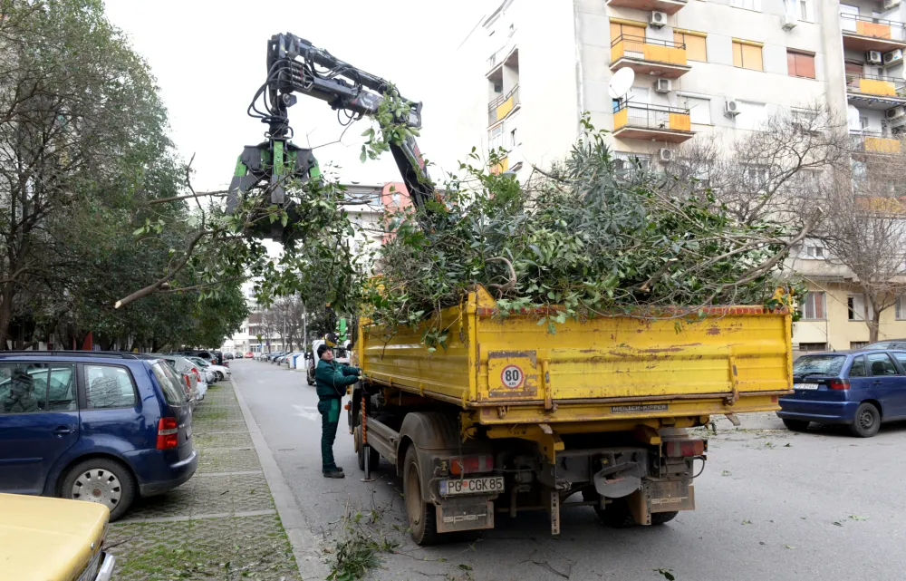 Надлежне градске службе санираjу посљедице невремена