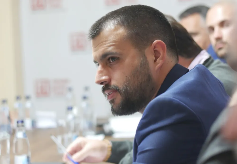 Вешовић: Најоштрије осуђујемо насилнички настрај на Булатовића, хитно процесуирати починиоца