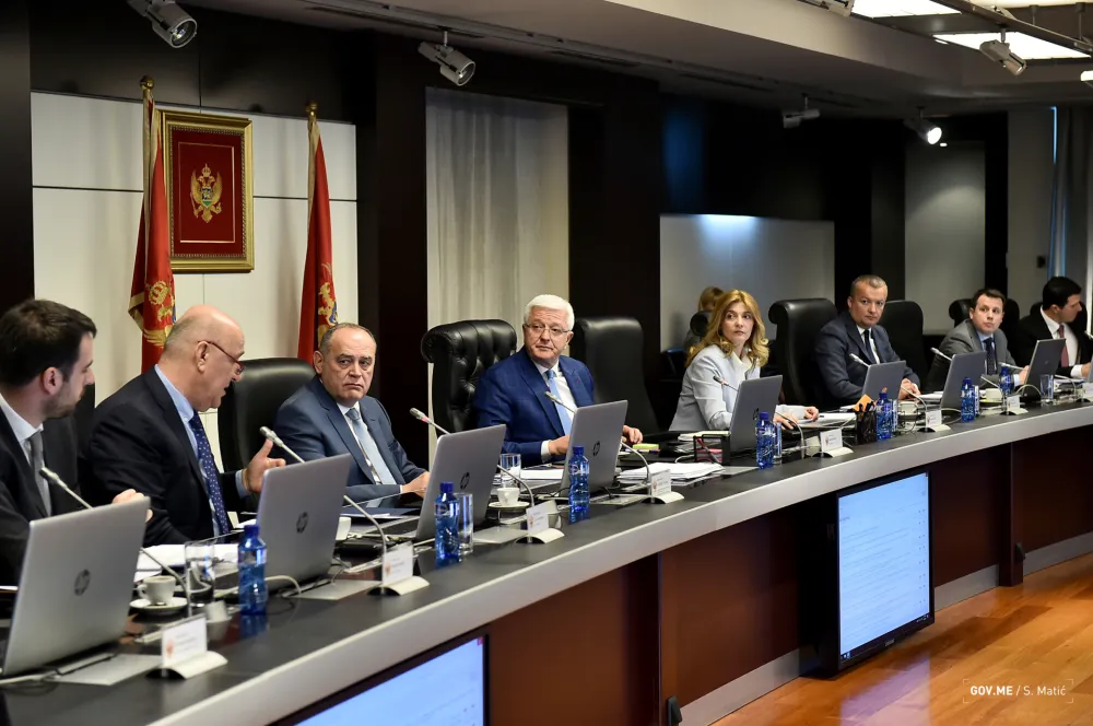 Влада ћути о објави списка грађана у изолацији: Марковић и НКТ да плате штету