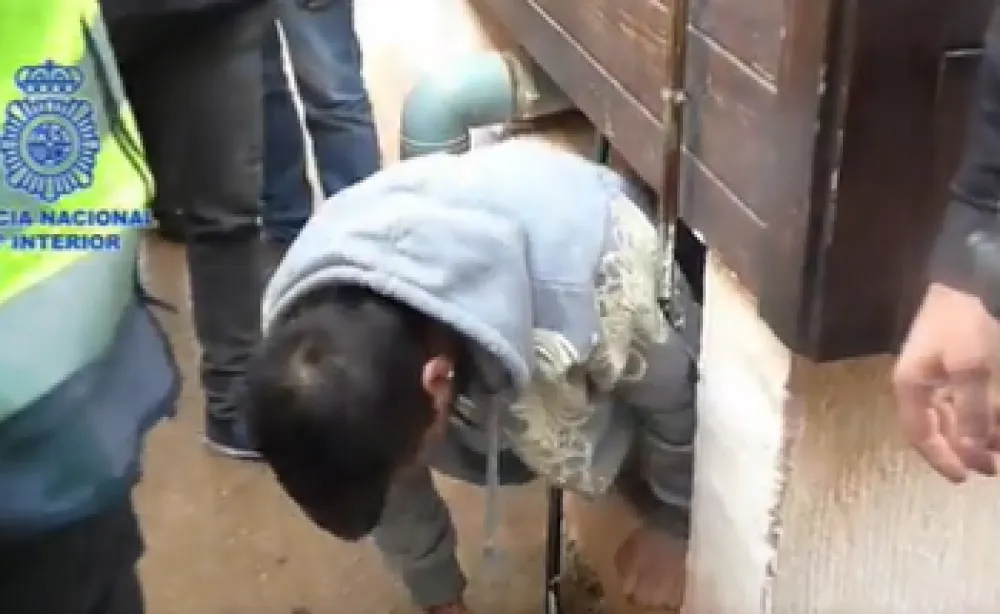 (ВИДЕО) Ухапшено 27 особа због сексуалне и радне експлоатације жена
